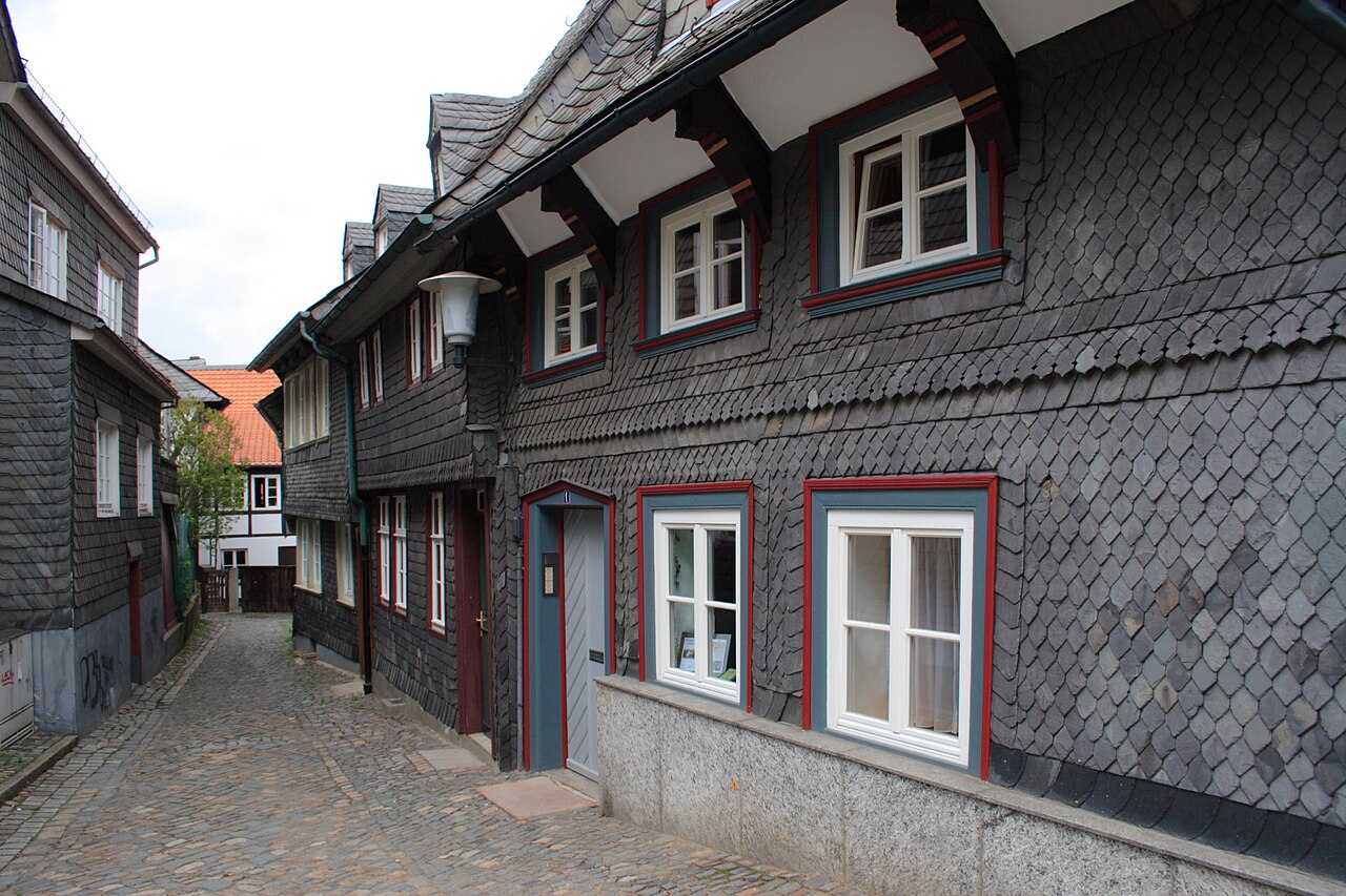 1280px-Some_Old_Houses_Goslar.jpeg